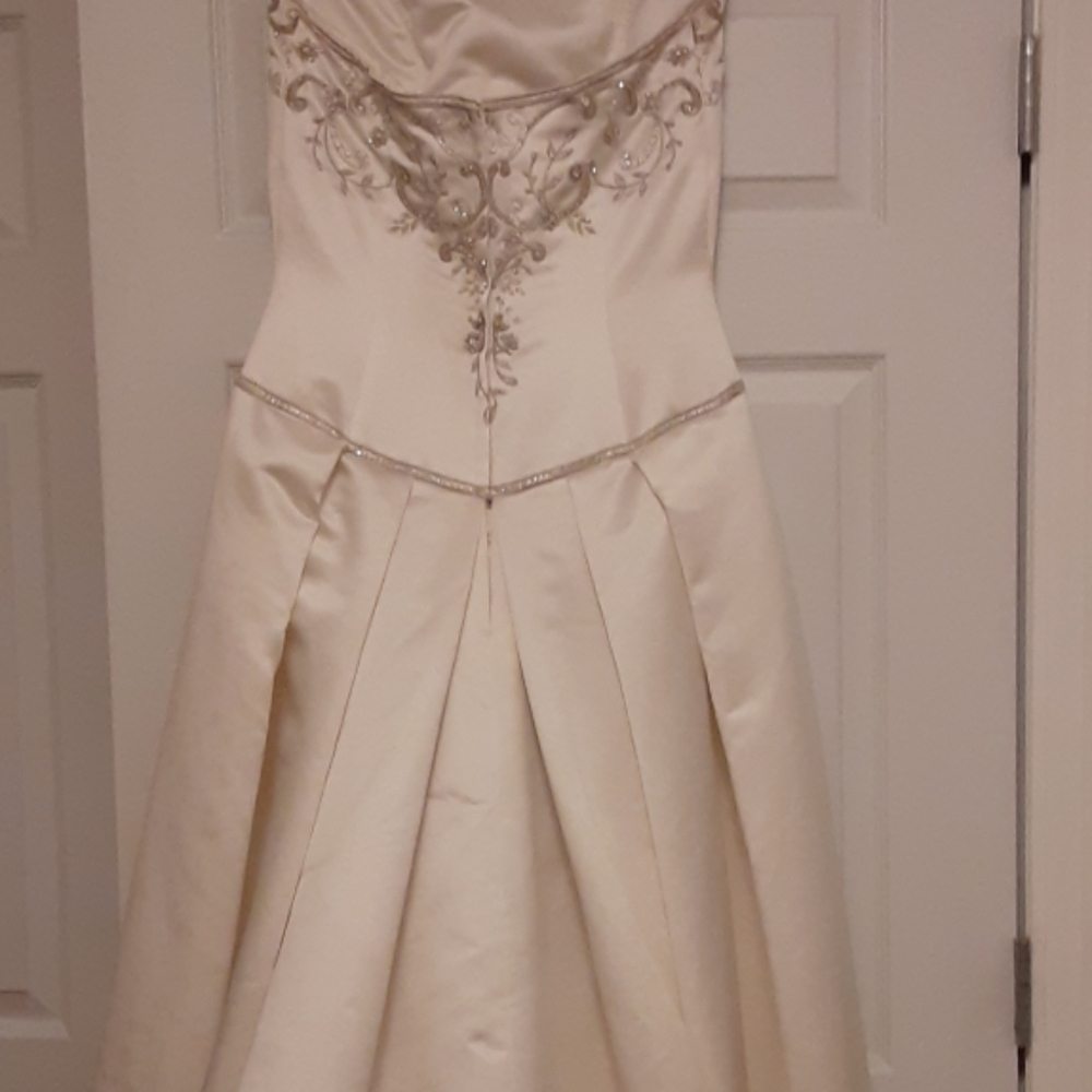 CASABLANCA SIZE 12 IVORY WEDDING DRESS